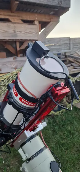 Duża flatownica założona na refraktor w terenie